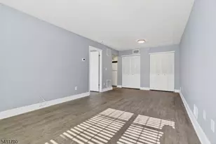 1314 Persimmon Ct, Mahwah, NJ 07430 - Photo 5