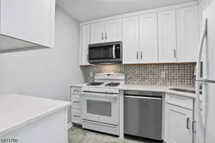 1314 Persimmon Ct, Mahwah, NJ 07430 - Photo 7