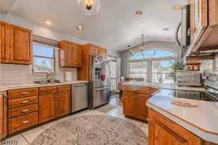 44 South Dr, Rochelle Park Township, NJ 07662 - Photo 7