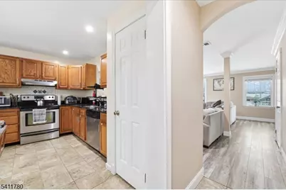 839 Valley St #B, Union Township, NJ 07088 - Photo 7