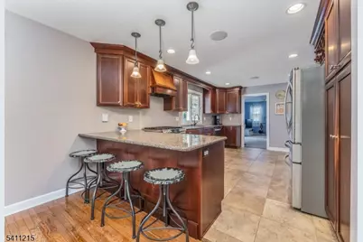 16 Aberdeen Cir, Raritan Township, NJ 08822 - Photo 11