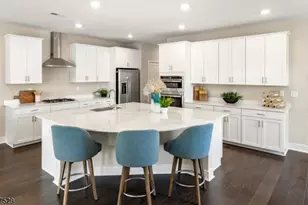 34 Eastwood Ter, East Hanover Township, NJ 07936 - Photo 3