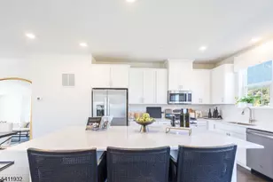 81 Eastwood Ter, East Hanover Township, NJ 07936 - Photo 3