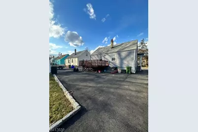 311 W 3rd Ave, Roselle, NJ 07203 - Photo 3