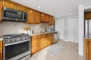 26 Linda Ave, Woodbridge Township, NJ 07067 - Photo 11