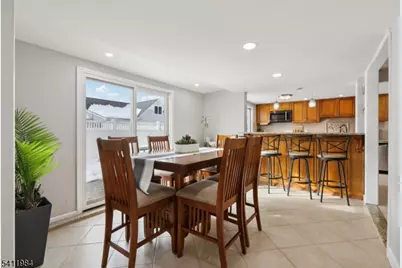 26 Linda Ave, Woodbridge Township, NJ 07067 - Photo 13