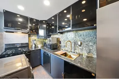 50 Glenwood Ave #702, Jersey City, NJ 07306 - Photo 7