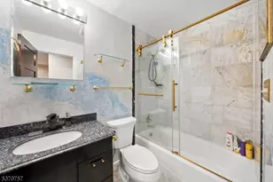 50 Glenwood Ave, Jersey City, NJ 07306 - Photo 9