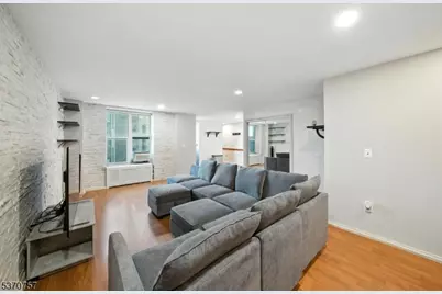 50 Glenwood Ave #702, Jersey City, NJ 07306 - Photo 3