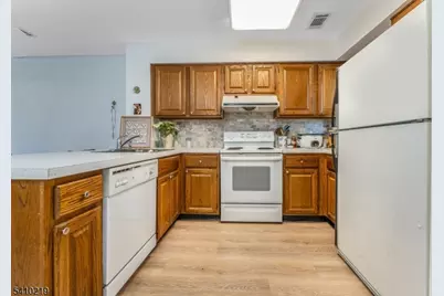 7 Westchester Ter, Clinton Township, NJ 08801 - Photo 5