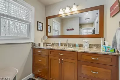 24 Lakeview Dr, Kinnelon, NJ 07405 - Photo 15