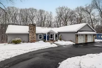 24 Lakeview Dr, Kinnelon, NJ 07405 - Photo 3