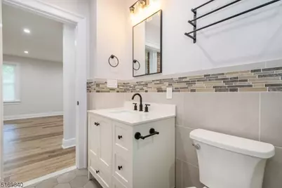 31 Oak Grove Rd #2, Caldwell, NJ 07006 - Photo 11