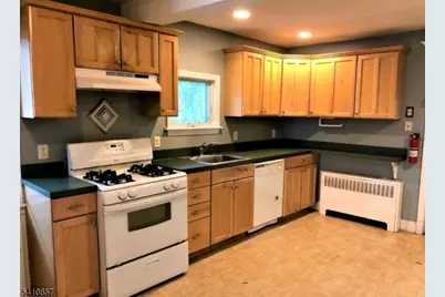 89 Linden St, Bridgewater, NJ 08807 - Photo 3