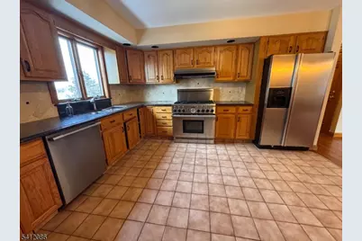 567 Kingsland Ave, Lyndhurst Township, NJ 07071 - Photo 3