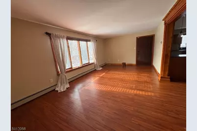 567 Kingsland Ave, Lyndhurst Township, NJ 07071 - Photo 5