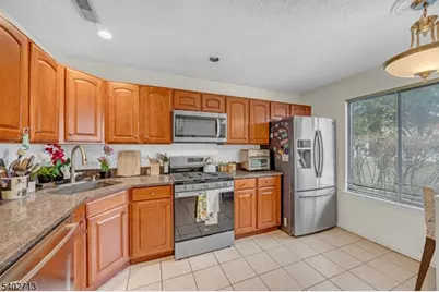 89 Park Gate Dr, Edison, NJ 08820 - Photo 5