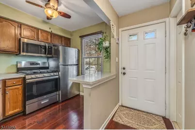 16 Hancock Ct, Raritan Township, NJ 08822 - Photo 3