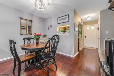 16 Hancock Ct, Raritan Township, NJ 08822 - Photo 5