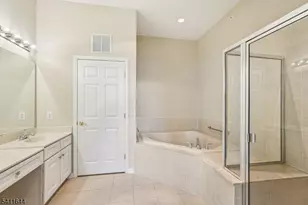 516 4 Seasons Dr, Wayne, NJ 07470 - Photo 19