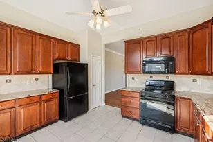 516 4 Seasons Dr, Wayne, NJ 07470 - Photo 9