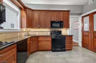 29 Temple Pl, Passaic, NJ 07055 - Photo 17