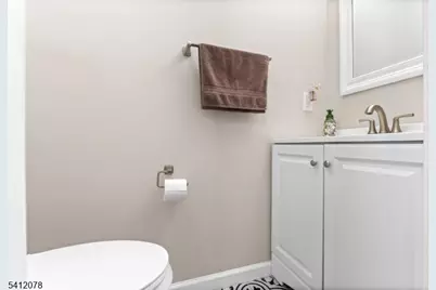 48 Sapphire Ln, Franklin Township, NJ 08823 - Photo 7