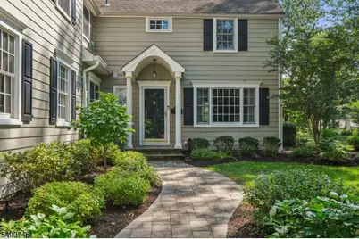 61 Oakwood Dr, New Providence, NJ 07974 - Photo 3