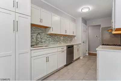 303 Chaucer Dr, Berkeley Heights Township, NJ 07922 - Photo 11