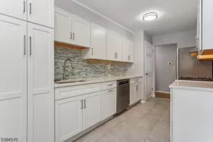 303 Chaucer Dr, Berkeley Heights Township, NJ 07922 - Photo 11