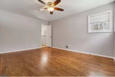 303 Chaucer Dr, Berkeley Heights Township, NJ 07922 - Photo 17