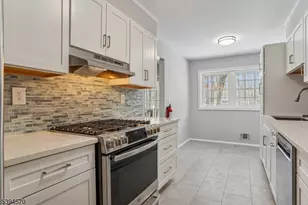 303 Chaucer Dr, Berkeley Heights Township, NJ 07922 - Photo 15