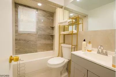 11 Pilgrim Ct, Bloomfield, NJ 07003 - Photo 5