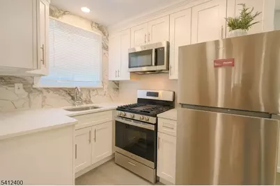 11 Pilgrim Ct, Bloomfield, NJ 07003 - Photo 3