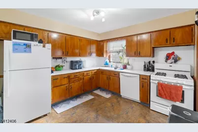 32 Sunset Dr, Woodbridge Township, NJ 07064 - Photo 11