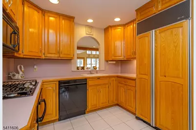 675 Raritan Rd #12, Clark Township, NJ 07066 - Photo 5