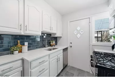 8 Edmund Pl, Irvington, NJ 07111 - Photo 5