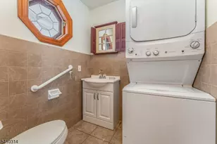 252 Mountain View Rd, Franklin Township, NJ 08802 - Photo 9