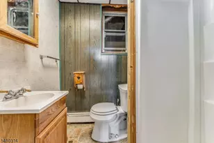 252 Mountain View Rd, Franklin Township, NJ 08802 - Photo 9