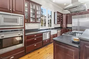 21 Franklin Pl, Morristown, NJ 07960 - Photo 15