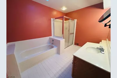 30 Willow Ci, Hamburg, NJ 07419 - Photo 3