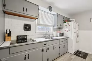 86 Kakeout Rd, Butler, NJ 07405 - Photo 11