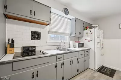 86 Kakeout Rd, Butler, NJ 07405 - Photo 13