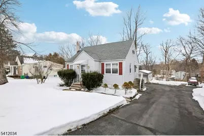 86 Kakeout Rd, Butler, NJ 07405 - Photo 1