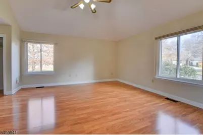 4 Hawthorne Pl, Bernards Township, NJ 07920 - Photo 9