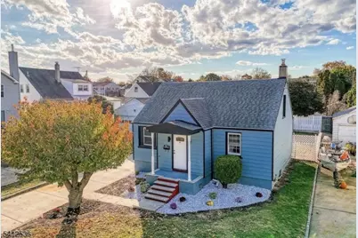 685 Edgewood Pl, North Brunswick Township, NJ 08902 - Photo 1