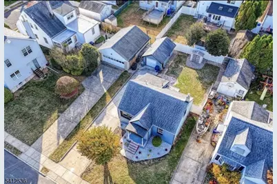 685 Edgewood Pl, North Brunswick Township, NJ 08902 - Photo 17