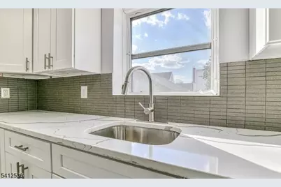 685 Edgewood Pl, North Brunswick Township, NJ 08902 - Photo 3