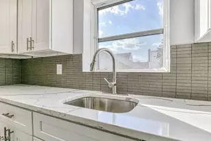 685 Edgewood Pl, North Brunswick Township, NJ 08902 - Photo 3