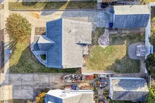 685 Edgewood Pl, North Brunswick Township, NJ 08902 - Photo 15